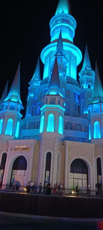 Ночное шоу в парке развлечений «The Land of Legends» из Анталии