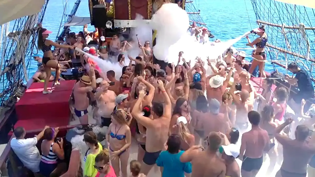 Морская прогулка на пиратском корабле в Кемере