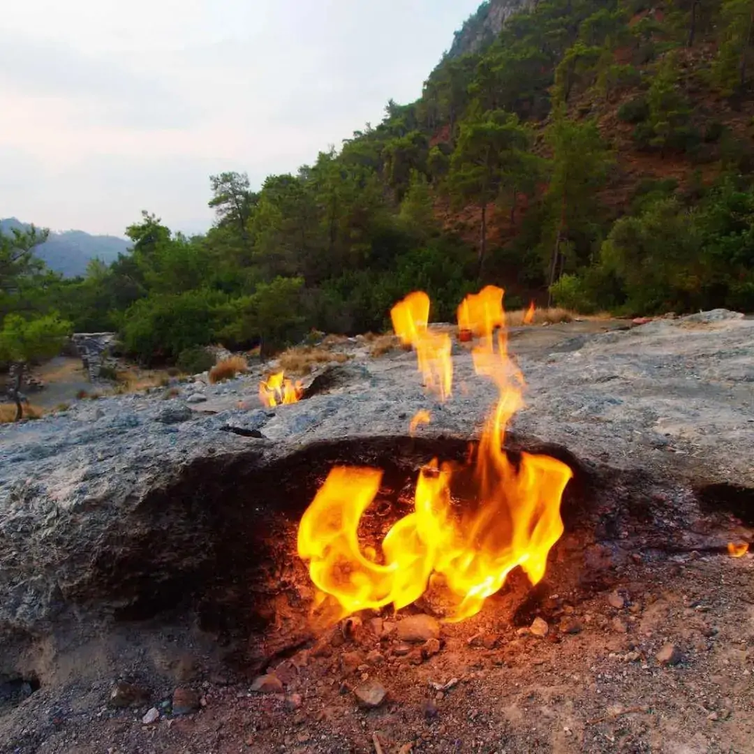 Олимпос и Огни Химера Янарташ в Кемере