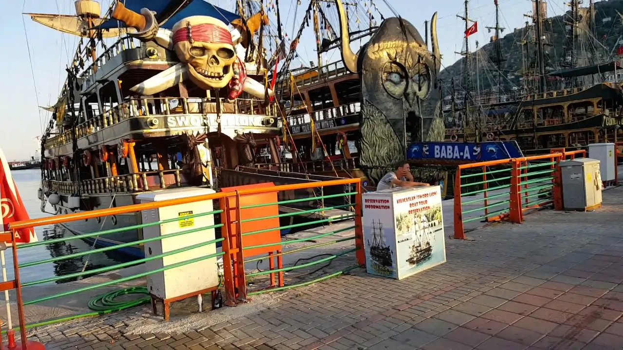 Морская прогулка на пиратском корабле в Сиде